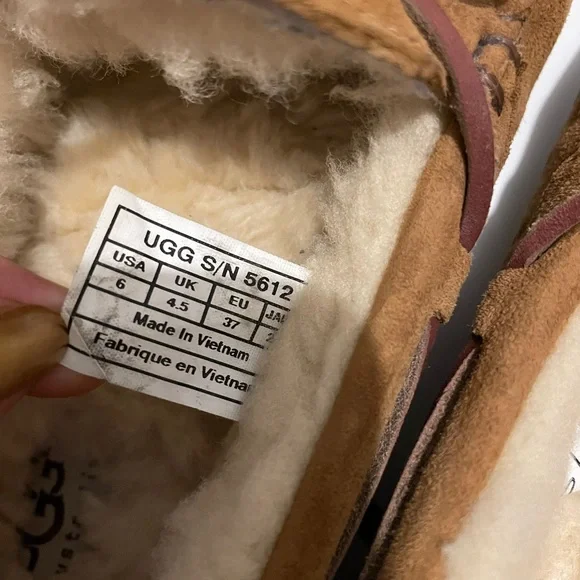 Ugg Moccasins (size 6) - Picture 4 of 4
